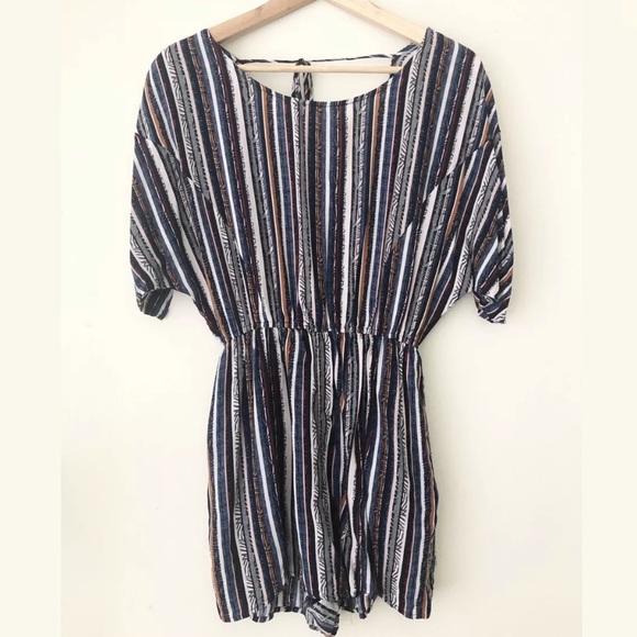BCBGeneration Flutter Sleeves Tie Romper - Picture 3 of 7